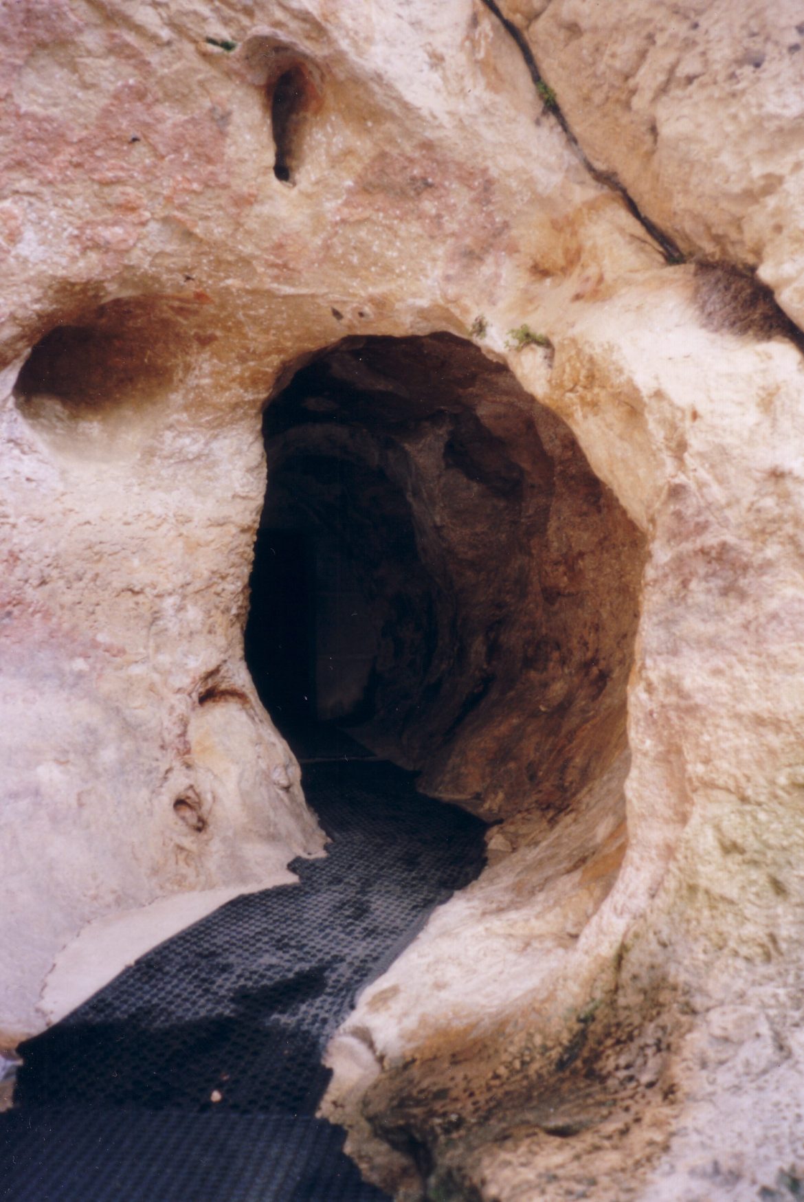 Entrée de la grotte de Font-de-Gaume aux Eyzies, en Dordogne