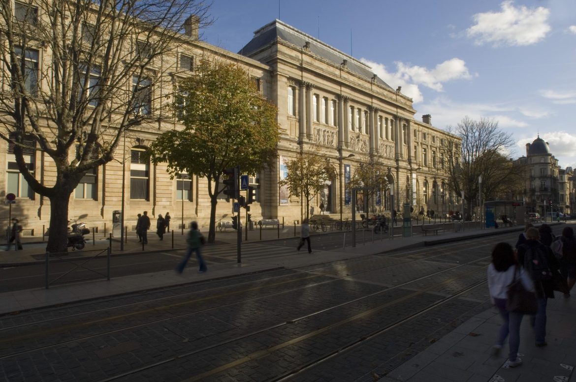 Façade du musée d’Aquitaine à Bordeaux, photographiée en 2009